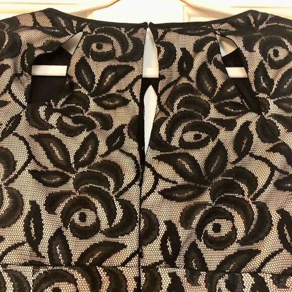 Maggie London Form Fitting Knee Length Black Lace Over Nude Lining Size 10 - Picture 5 of 11